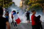 फ्रांस के प्रशंसकों ने हार के बाद की हिंसा 40 उत्पाती हिरासत में