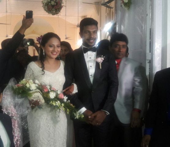 वरुण आरोन ने रागिनी से रचाई शादी