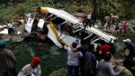 फुटबॉल खिलाड़ियों की बस पुल से गिरी, 21 लोगों की मौत