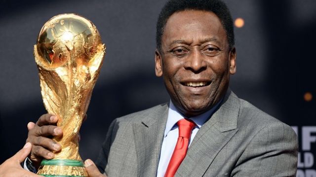 पेले की विश्व कप ट्रॉफी को मिले 3 लाख 95 हजार डॉलर