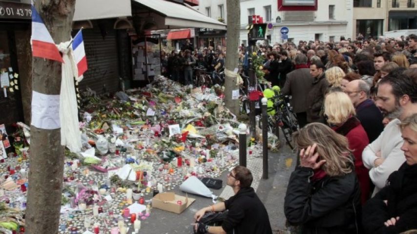 पेरिस हमले में हुई दो संदिग्ध गिरफ्तारियाँ