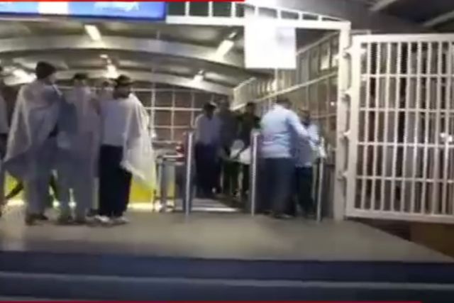 इश्क़ में नाकाम युवक ने मेट्रो के आगे कूदकर कर ली जीवनलीला समाप्त