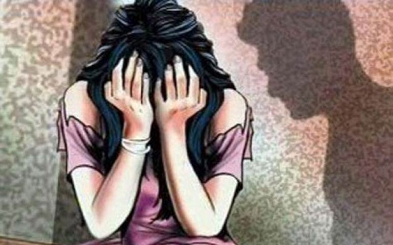बन्दूक की नोक पर 28 बर्षीय महिला का किया बलात्कार