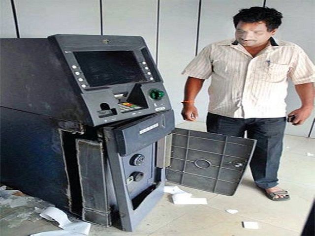 गूगल से सीखा ATM हैक करने का तरीका, 30 सेकण्ड में लूट लेते लाखो रुपए