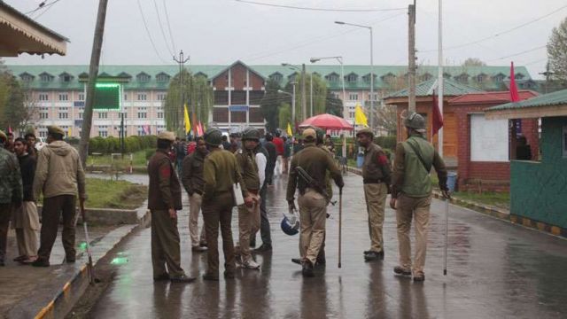 श्रीनगर NIT मामला : छात्राओं ने कहा- कश्मीरी छात्र दे रहे हैं रेप की धमकी