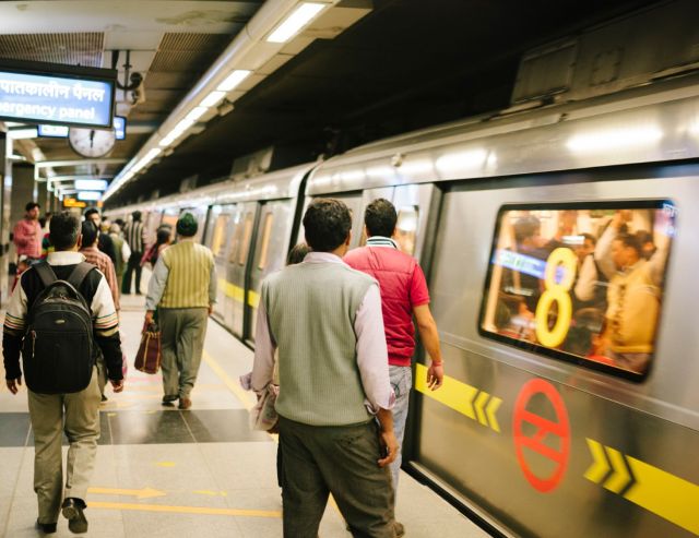 दिल्ली मेट्रो : अब चेहरे रहेंगे बेनकाब