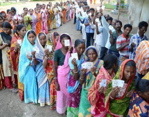 पश्चिम बंगाल में दूसरे चरण का मतदान शुरू, भारी संख्या में पहुंचे मतदाता