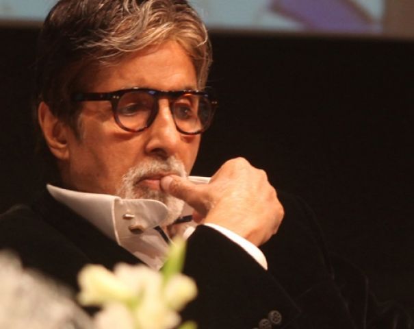 पनामा पेपर्स ने अमिताभ बच्चन को कर दिया अतुल्य भारत से दूर