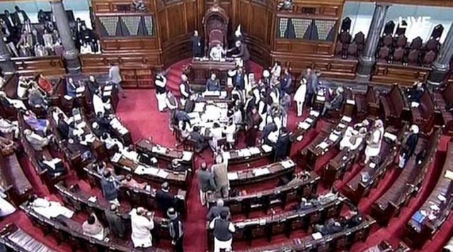 संसद में हंगामा, रेल हादसे पर 12 बजे बयान देंगे प्रभु