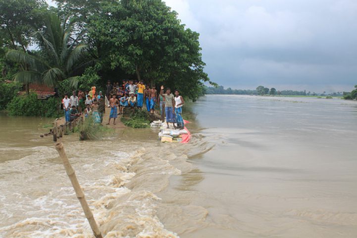 भारी बारिश और बाढ़ के कारण बंगाल में अब तक 50 से ज्यादा मौत