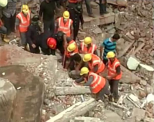 ठाणे में गिरी रिहायशी इमारत, 11 की मौत, 15 घायल