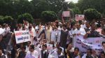 विरोध स्वरूप संसद परिसर में ही धरना शुरू कर दिया कांग्रेस ने