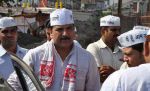 योगेंद्र यादव से मिलने पहुंचे AAP नेता संजय का जोरदार विरोध, बिना मिले वापस लौटे