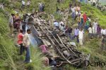 हिमाचल में बस पहाड़ी से गिरी, 8 की मौत