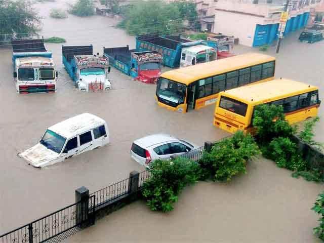 महाराष्ट्र में बाढ़ से हाल बेहाल