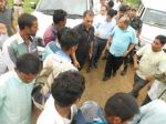 ग्रामीण लोगो ने कृषिमंत्री का रोका रास्ता, खराब सड़क पर पैदल चलाया