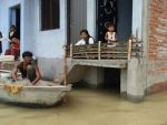 बारिश की वजह से कैलाशपुरी इलाके के घरो में छह फ़ीट तक भरा पानी