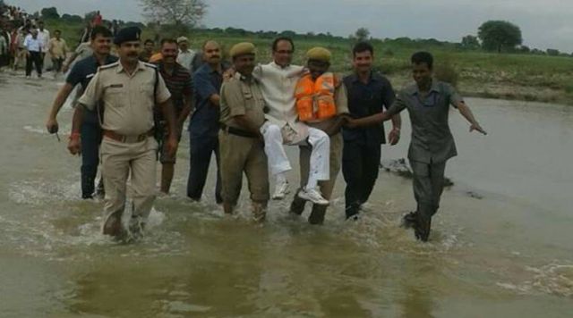 गोद में शिवराज सरकार