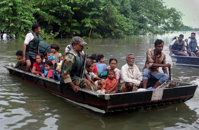 असम में बाढ़ से हालात बेकाबू, सेना बुलाई