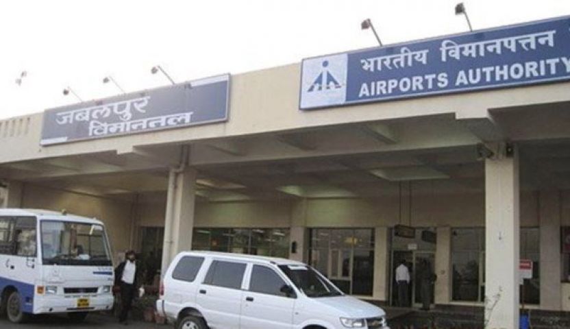 जबलपुर एयरपोर्ट पर बड़ा हादसा टला, घबराए पैसेंजर्स बस से कूदे