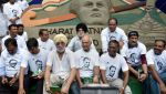 मेजर ध्यानचंद को भारत रत्न देने की मांग को लेकर भारतीय हॉकी टीम सहित आम लोगों ने जंतर-मंतर पर किया विरोध प्रदर्शन