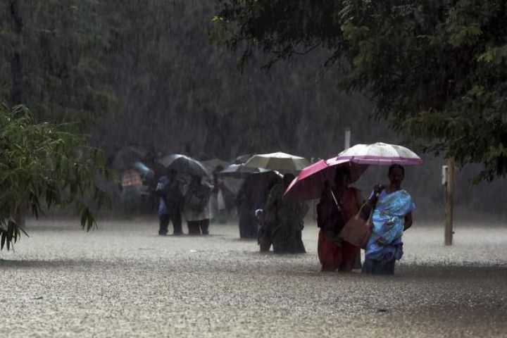 आधे हिंदुस्तान में बारिश ने मचाया हाहाकार