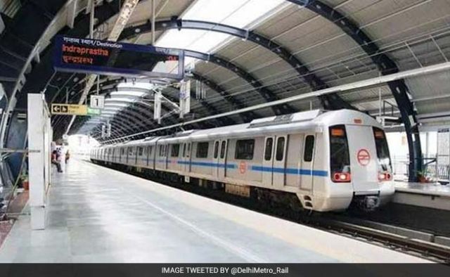 दिल्ली मेट्रो में उल्टा एस्कलेटर चलने से चार यात्री हुए घायल