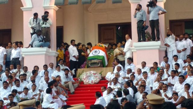 अम्मा के निधन पर देश में एक दिन का शोक, तमिलनाडु में सात दिन का राजकीय शोक