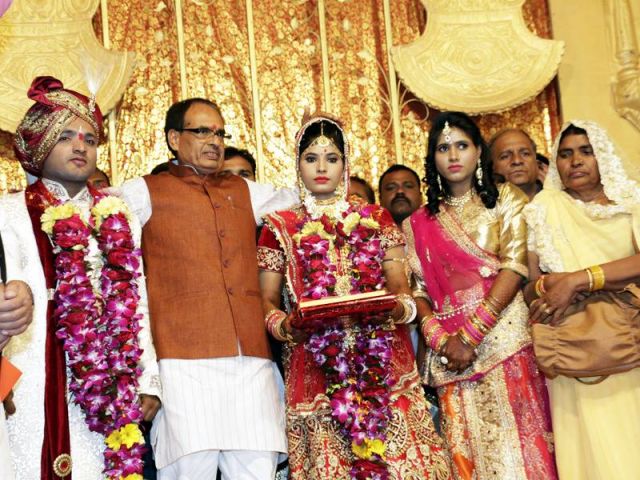 शहीद रमाशंकर की बेटी की शादी में शामिल हुए सीएम