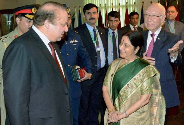 भारत-पाकिस्तान के बीच फिर से शुरू हो सकती है समग्र वार्ता, संसद में बयान देंगी सुषमा