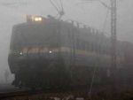 दिल्ली में  कोहरे ने रोकी रेलों की गति , कुछ रेलें हुईं रद्द