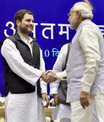 जब राजनीति के अखाड़े से हटकर मोदी-राहुल ने मिलाया हाथ