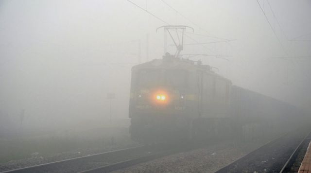 आफत का कोहरा :  ट्रेनें लेट, 13 को किया रद्द