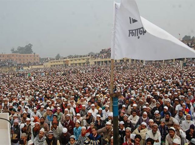 बेअदबी के विरोध में हजारों मुसलमान जुटे