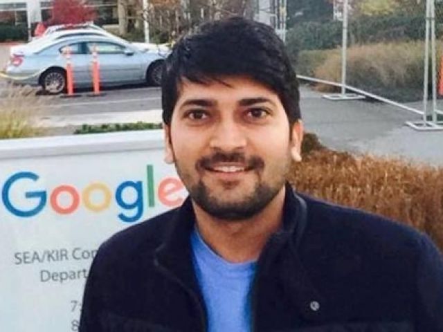 बेटा Google में अधिकारी, फिर भी पिता नहीं छोड़ते मजदूरी