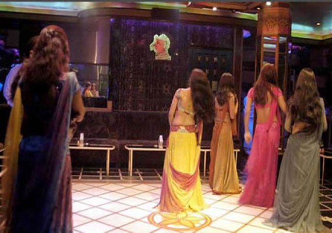 महाराष्ट्र में डांस बार पर रोक लगाने से सुप्रीम कोर्ट का इंकार