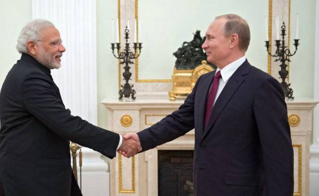 रूस यात्रा : PM मोदी ने की पुतिन से मुलाकात, भारत-रूस शिखर सम्मेलन में आज लेंगे हिस्सा