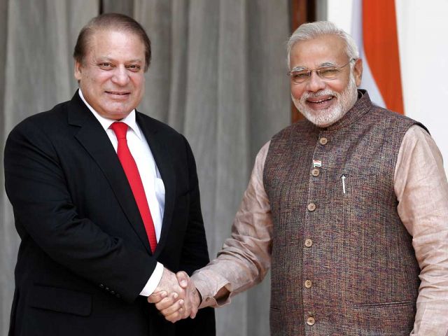 नवाज के बुलावे पर पाकिस्तान पहुंचे मोदी, क्या है अचानक हुई इस मुलाकात का सच ?