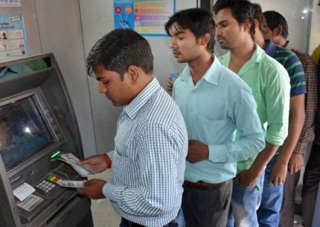 नए साल में राहत :  RBI ने 1 जनवरी से ATM से रोज पैसे निकालने की लिमिट बढ़ाई