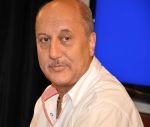 Anupam Kher agitated after listening to Shashi Tharoor