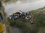 गुजरात : बस के नदी में गिरने से 20 की मौत