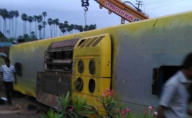 तमिलनाडु : बस के पलटने से 10 की मौत, 15 घायल