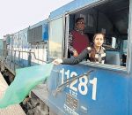 बिहार में किसान की बेटी ने चलाई पहली बार ट्रेन
