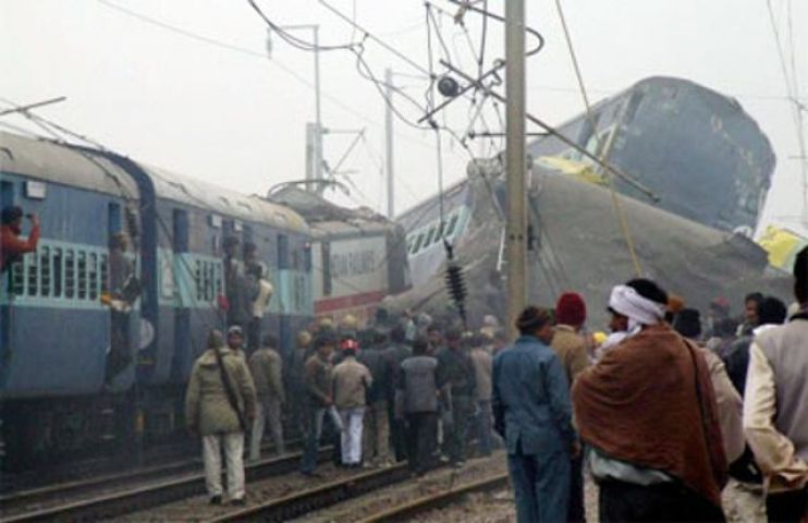 रेल हादसा: जिम्मेदार अधिकारियों पर निलंबन की गाज