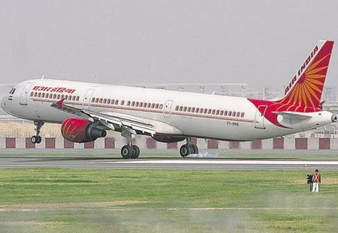एयर इंडिया विमान का फटा टायर, सभी यात्री सुरक्षित