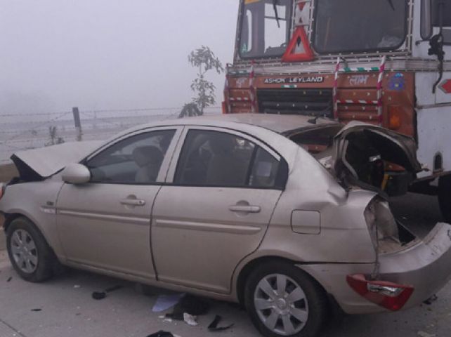 कोहरे के कारण भिड़े 40 वाहन, जाम में फसी हेमा मालिनी