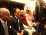 मोदी ने फ्रांसीसी राष्ट्रपति ओलांद को कराई मेट्रो की सवारी