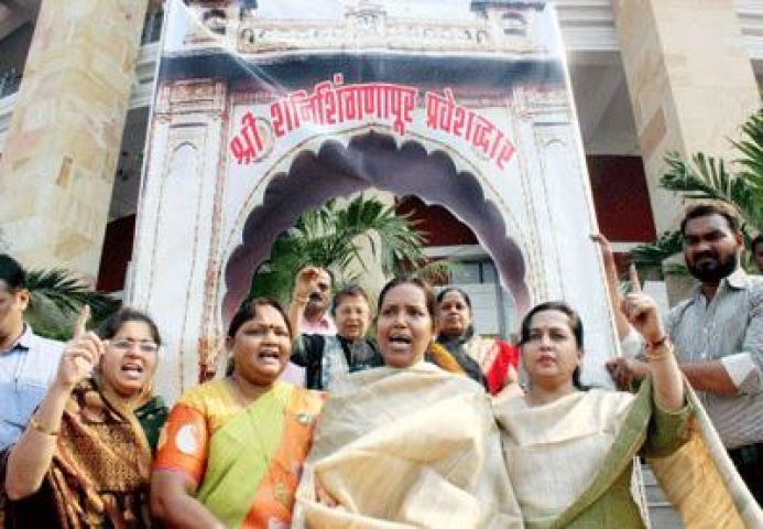 शिंगणापुर मंदिर : शनि पूजा पर महिलाओं का संग्राम