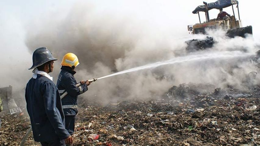 मुंबई के सबसे बड़े डंपिंग ग्राउंड में लगी आग पर 3 दिन बाद पाया गया काबू