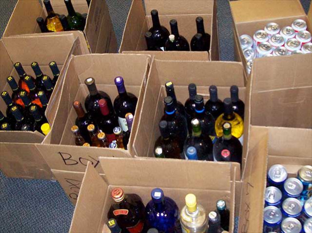 टेंडर शुन्य लेकिन धड़ल्ले से बिक रही अवैध शराब